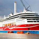 Viking Grace sätter segel