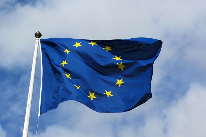 1280px-European_flag_in_Karlskrona_2011